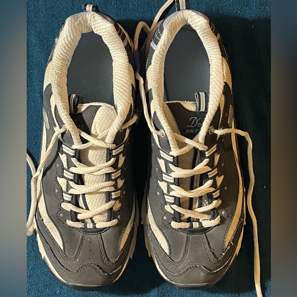 Womens Skecher Tennis Shoes Size 8.5